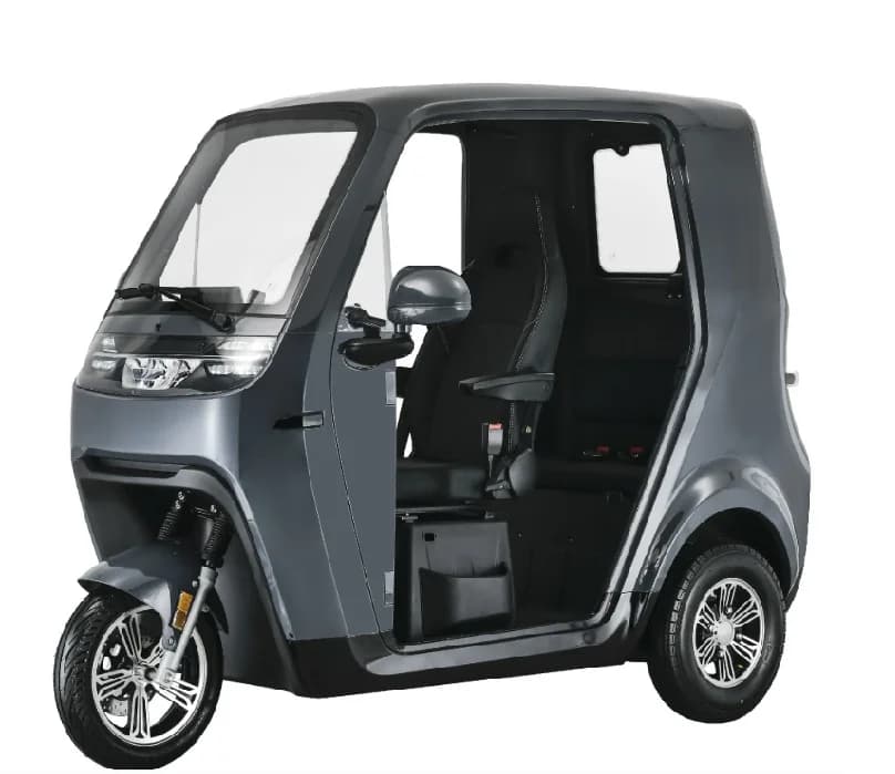 颯ーSOU — オプションでドア付き1人乗りのミニカー登録も可能