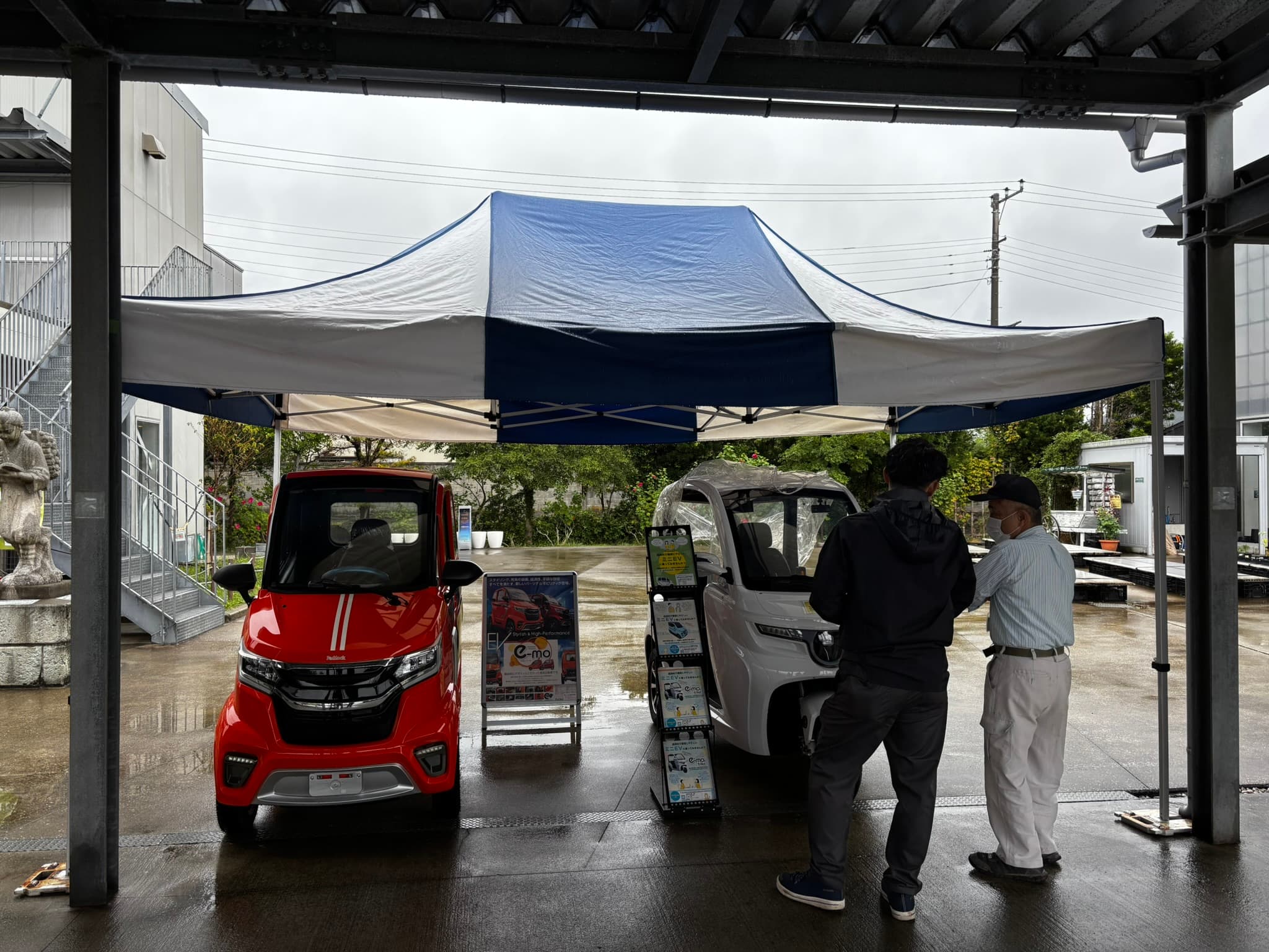 雨の日の屋外イベント展示